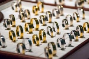 buy gold jewelry